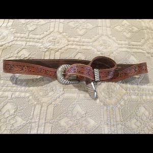 Brown tooled loop western belt